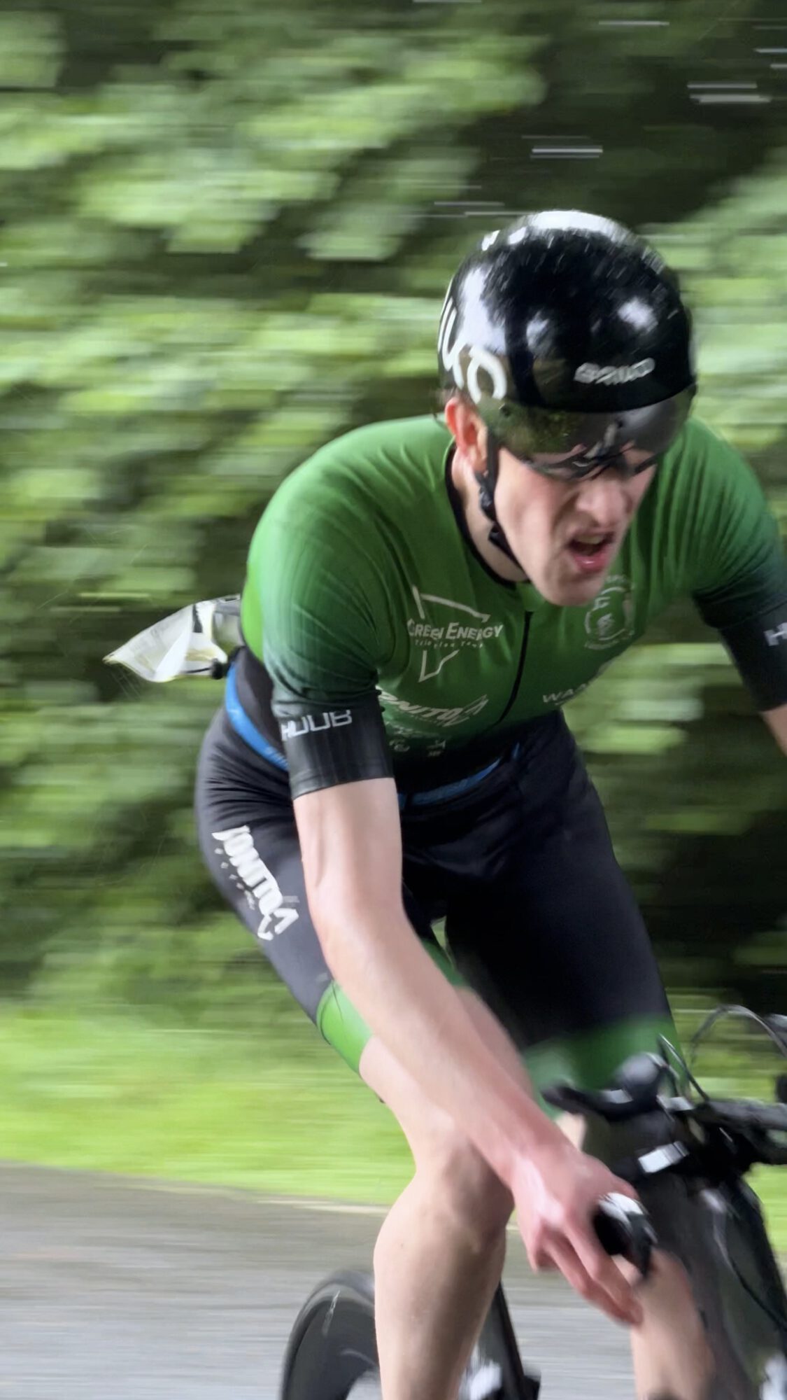 Benjamin Eurich ist auf der Radstrecke beim SCI Triathlon in Schenefeld schnell unterwegs