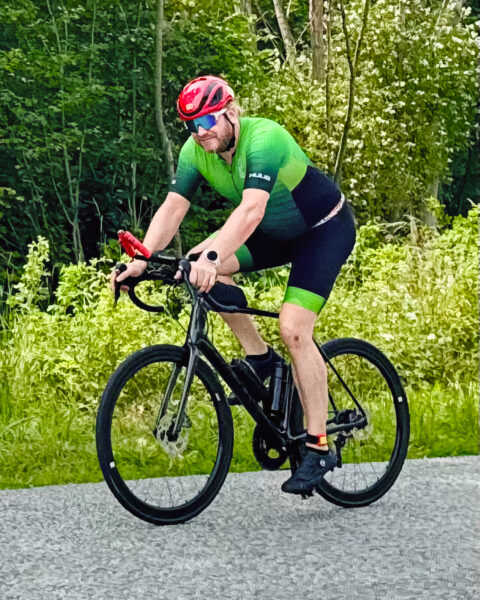 Michael auf der Radstrecke bei seinem ersten Mitteldistanz Triathlon